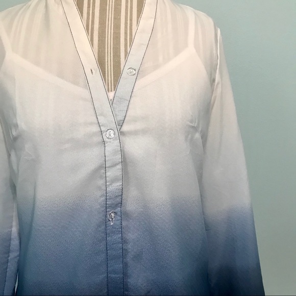 Beautiful Blue Ombré Top Size Medium - Picture 2 of 4